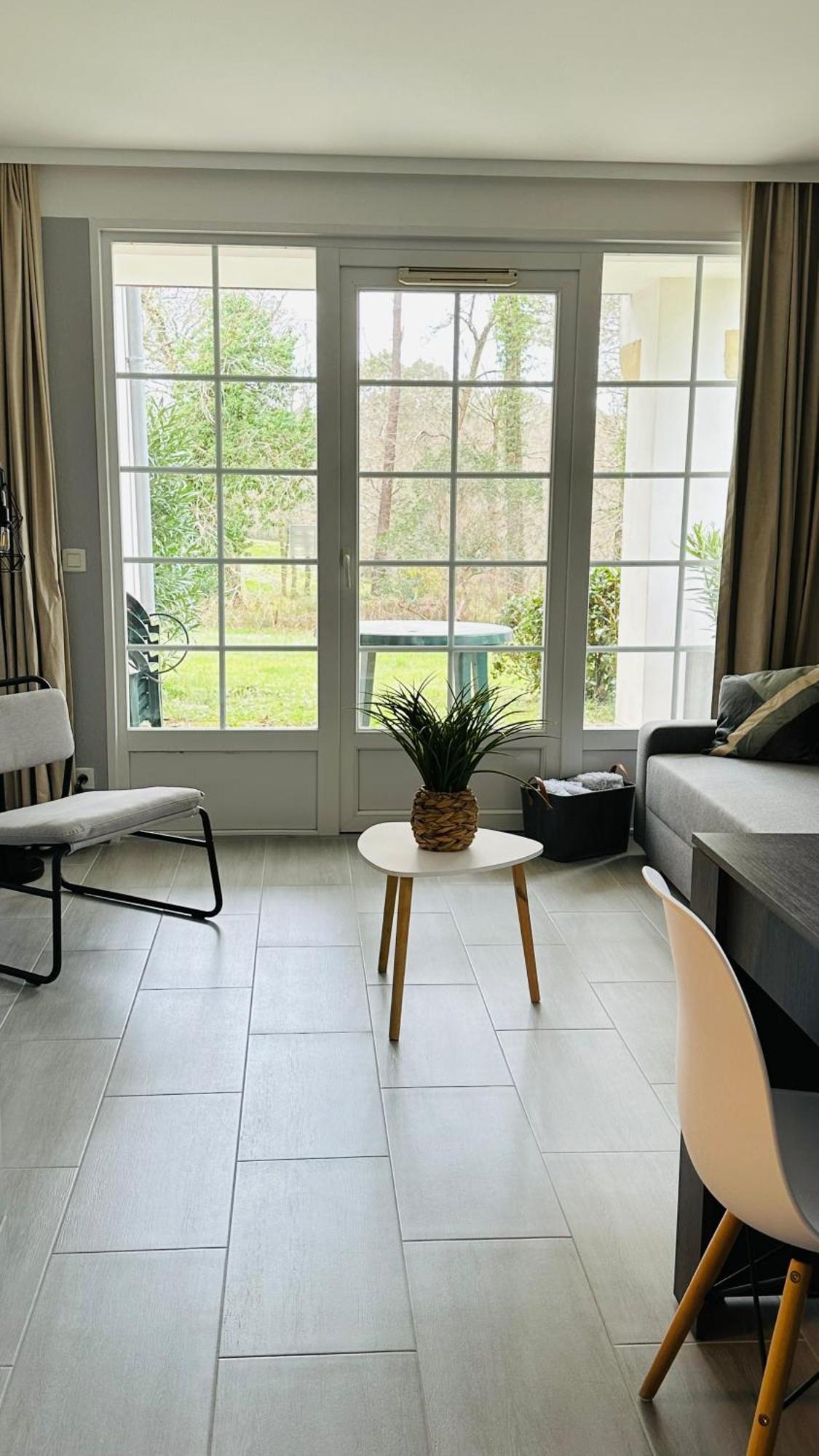 Appartement En Residence Pierre Et Vacance Au Golf Biscarrosse Exteriör bild