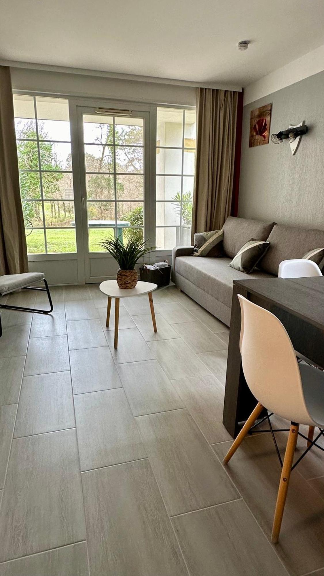Appartement En Residence Pierre Et Vacance Au Golf Biscarrosse Exteriör bild